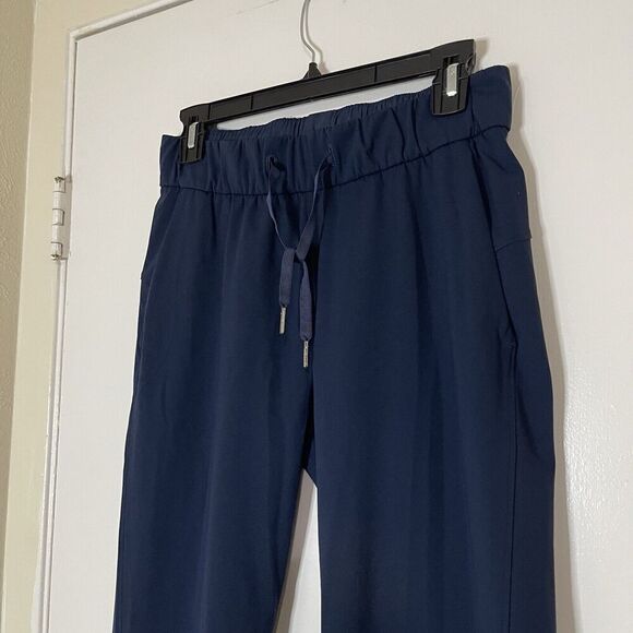 LULULEMON navy on the fly drawstring lightweight tapered joggers size US 4 - Picture 2 of 6